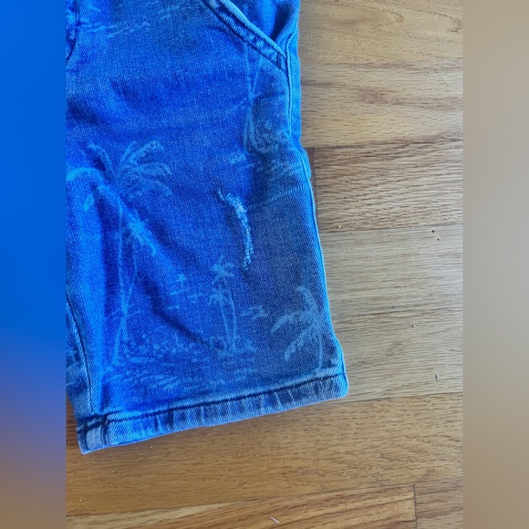 Zara distressed denim shorts with palm print. Boy size 7 - Picture 5 of 8